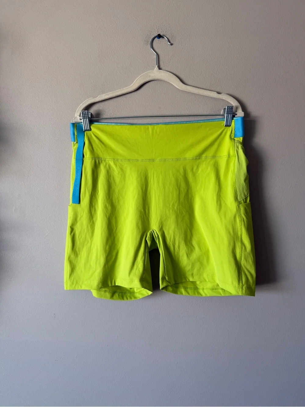 Disney x Outdoor Voices running biking shorts neon green XXL